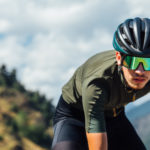Înotul, sportul care dezvoltă corpul și imaginația – echipează-ți copilul cu produse care îl inspiră și îl protejează!