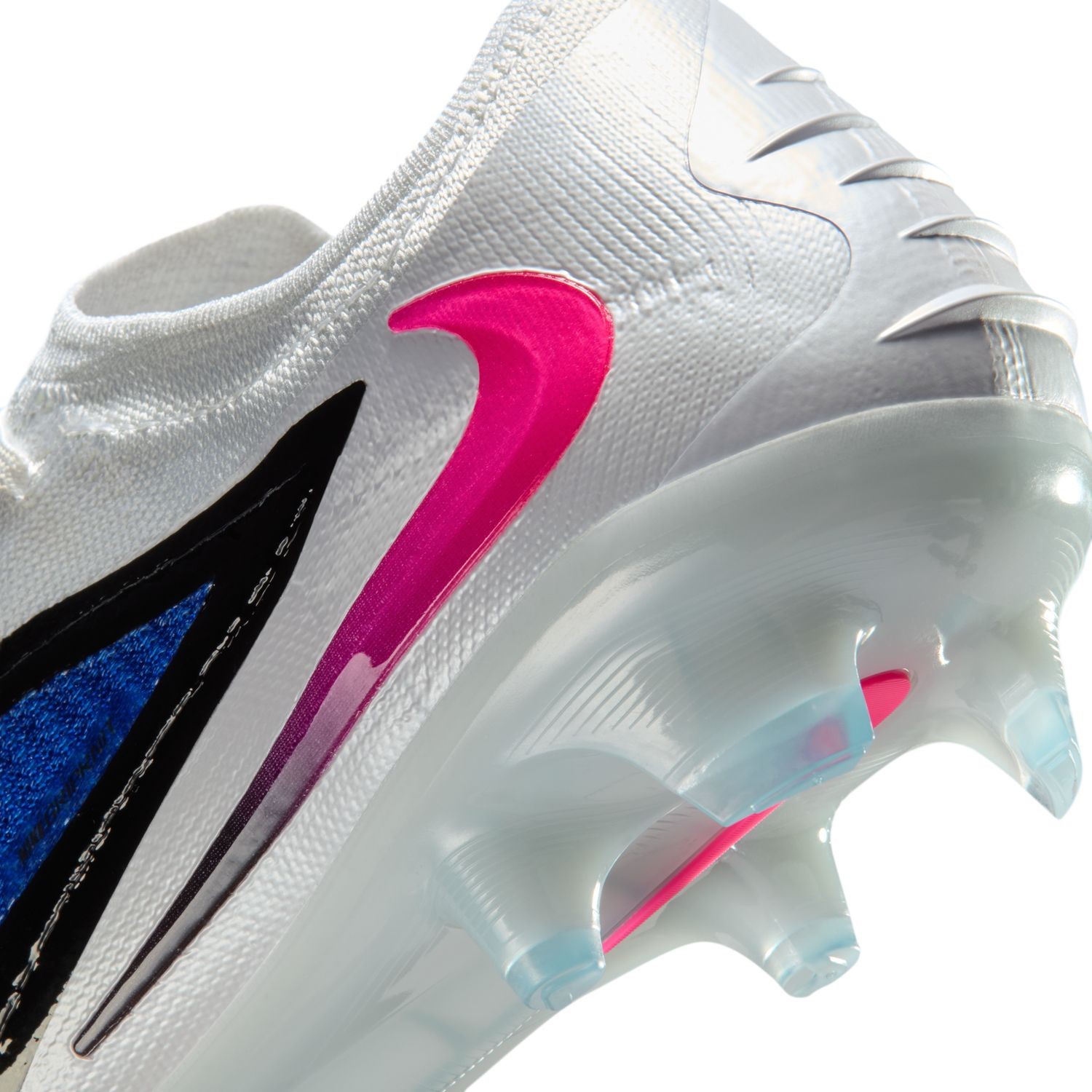 Ghete de fotbal pentru control precis la reducere pe Field.ro!